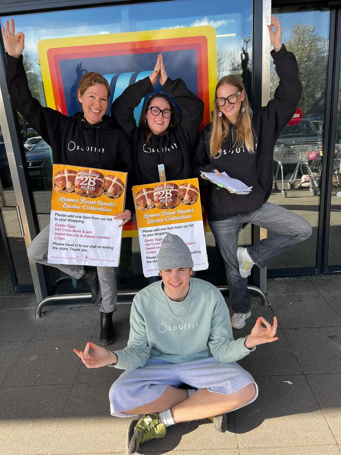 Another brilliant Lewes Food Bank collection this weekend 🙌🛍️🛒

This time we were represented by our younger crew, and the ever brilliant Lucie Simon @feelgoodfood_uk (nutritionist behind our juices &amp; smoothies) collecting outside Aldi.

It&rs