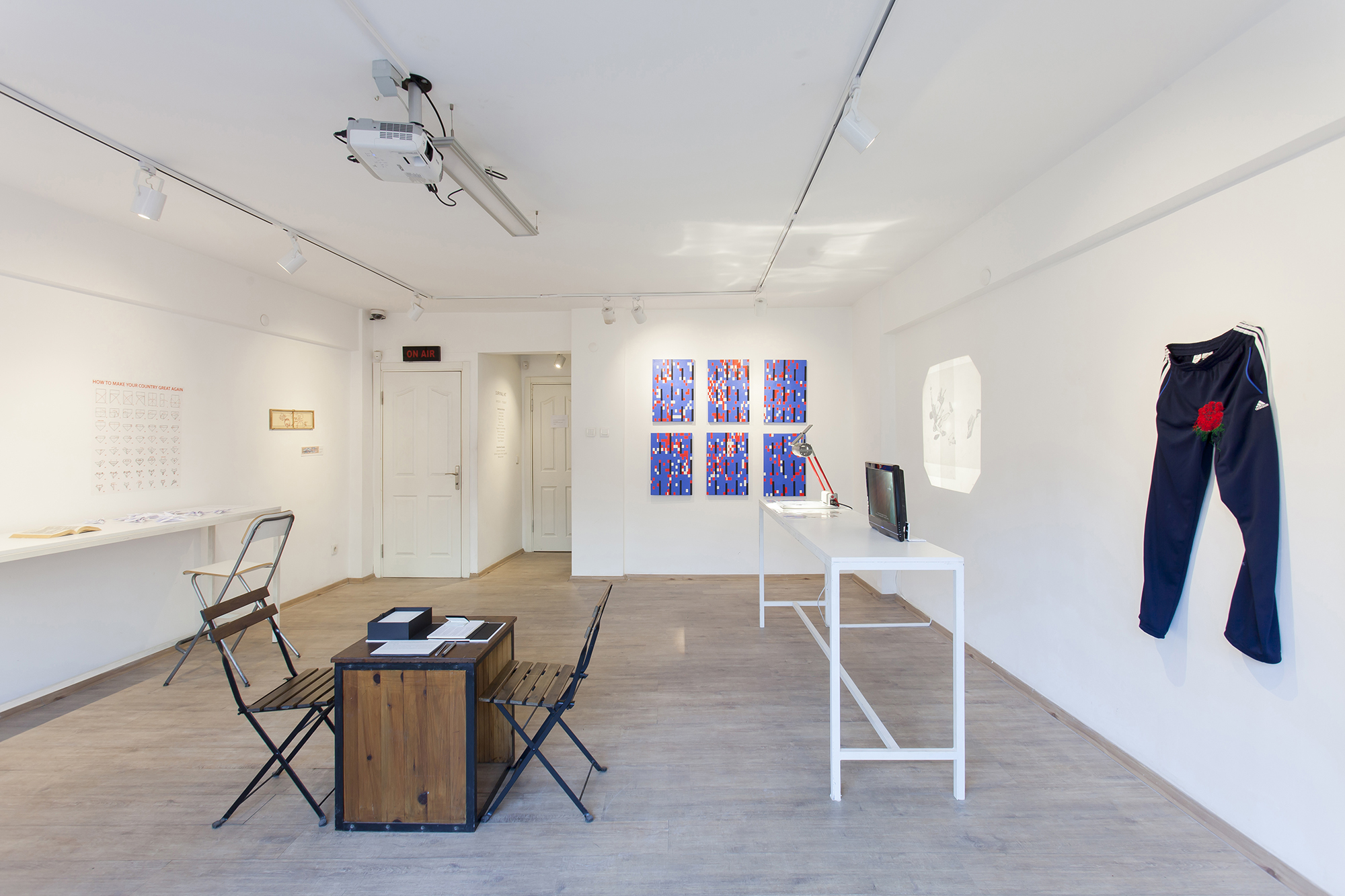 Survival-Kit-Istanbul-installation-view-06-lowres.jpg