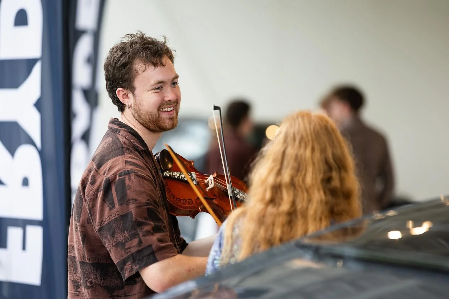 Bilete fr&aring; dag tre! 

Dagen fekk ein vakker start med Distriktsmusikarane fra Sogn og Fjordane. S&aring; vart det kveldskonsert med eit heilt glimrande program og like glimrande ut&oslash;varar! Heldige oss!

Foto: Magnus Skrede
@photographer_m