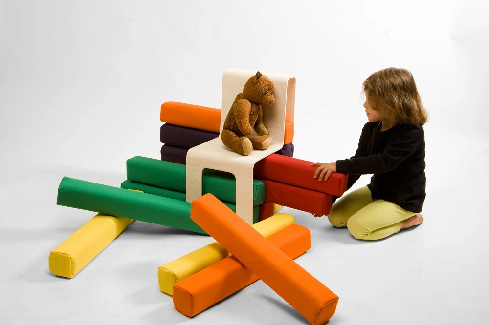 deFORM_kid_chair_04_1000.jpg