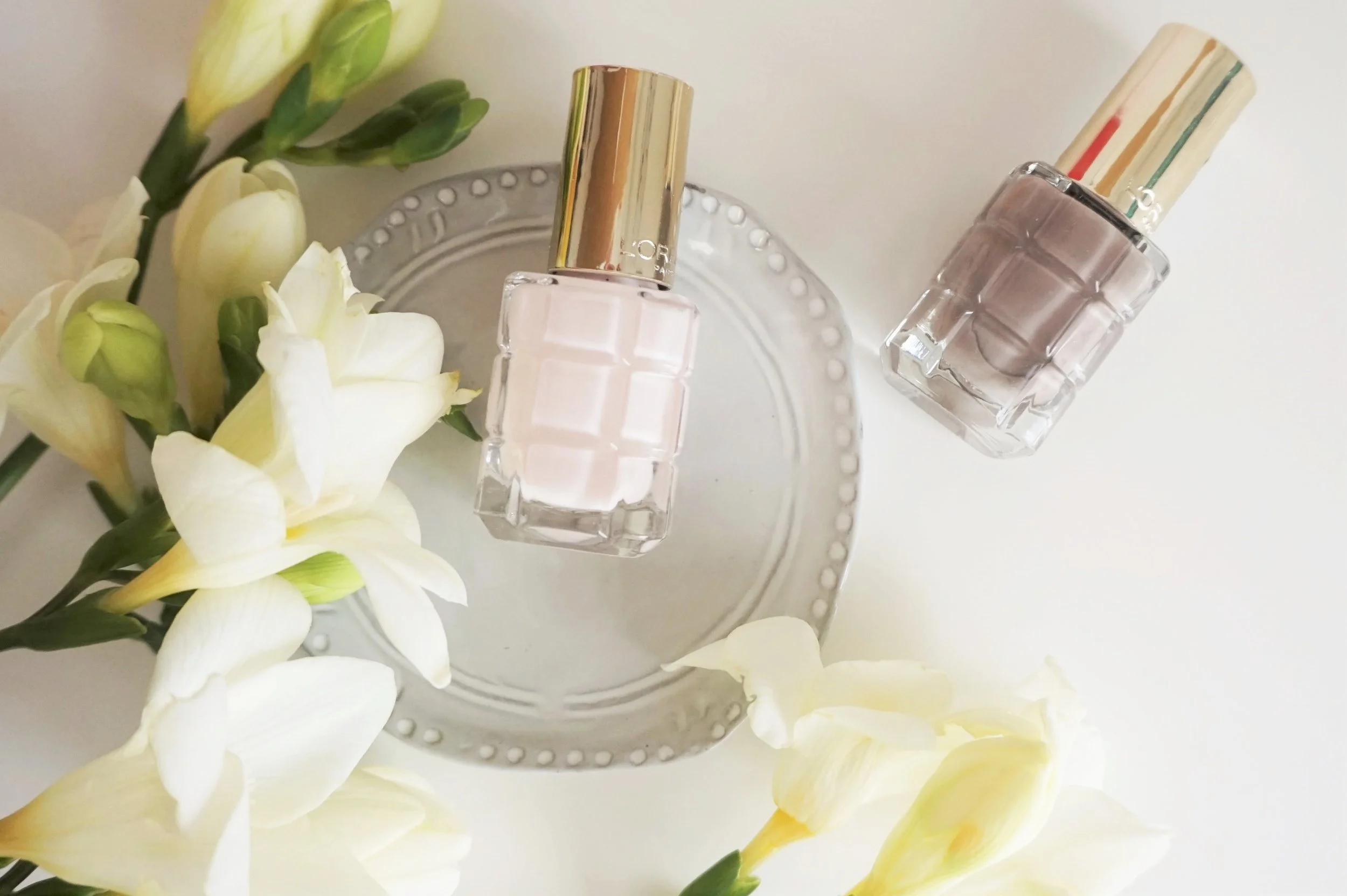 The L'Oréal Paris Colour Riche L'huile Nail Varnish
