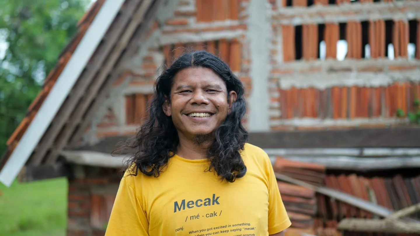 📸 Kota Terakota (clay city) in Jatiwangi, Indonesia

Exploring clay, ceramics and connection to the earth and natural materials as a means of building agency and power in neighbourhoods as part of my @churchillfellowship 

1. Illa @a_ila_baik at @po