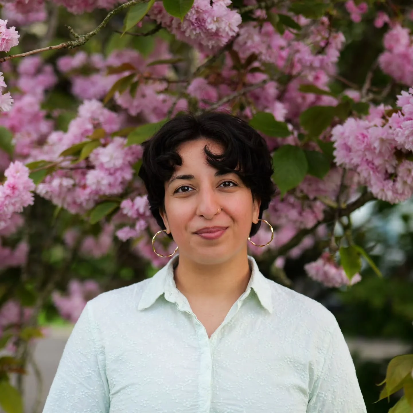🌸You look bloomin lovely 🌸

I'd spotted this gorgeous tree in our neighbourhood that was absolutely bursting with pink blossoms, so of course I had to drag my lovely husband to come and model for me!

Swipe to the end for a bonus hair whip