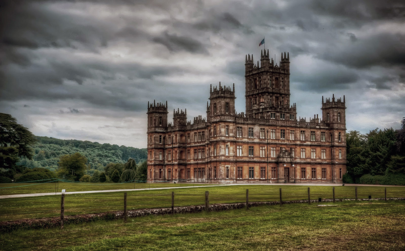 SECRETS-OF-HIGHCLERE-2.jpg