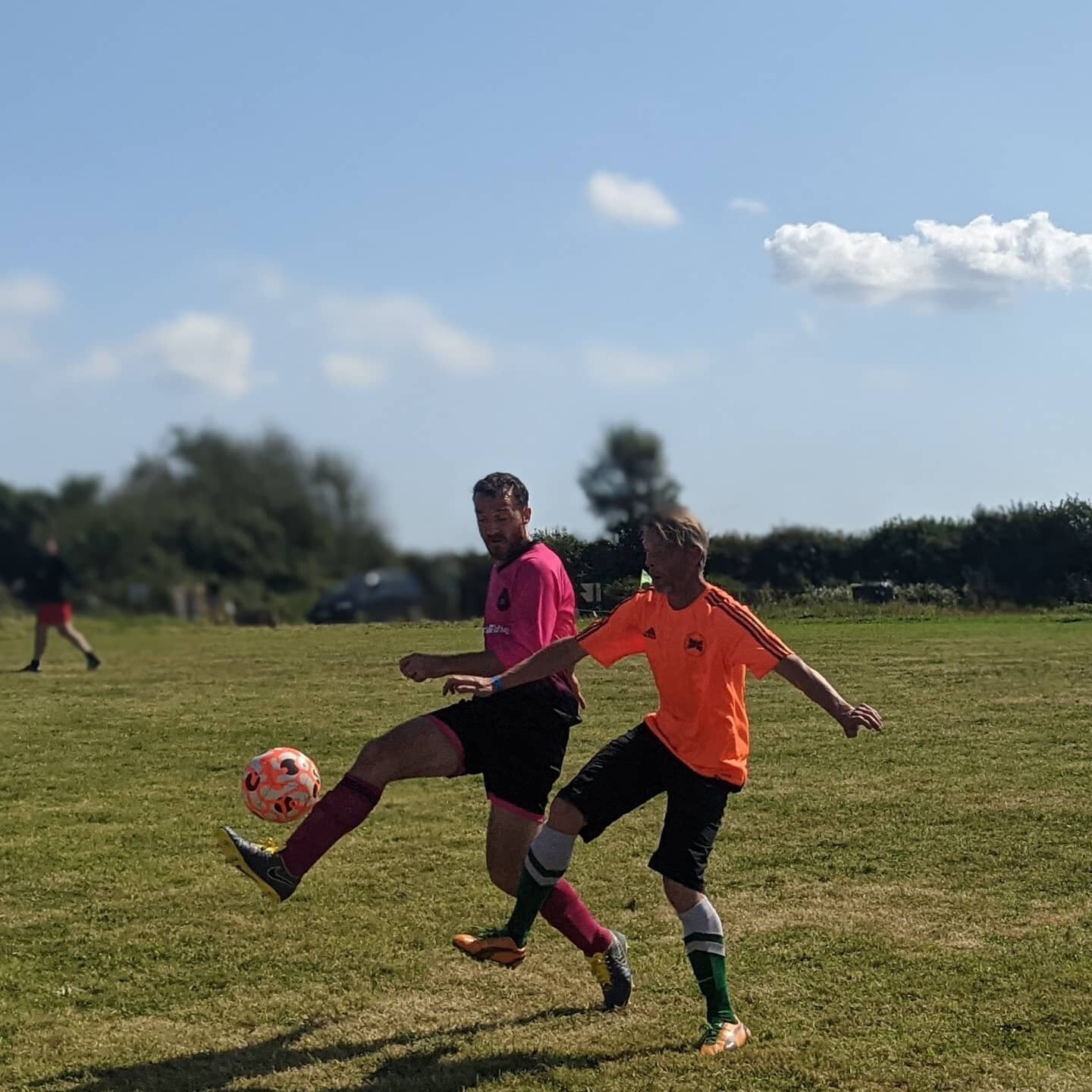 A few more shots of the prawns in action this weekend. We didn't win but football and dancing are the real winners. Another excellent @oncewest21
.
.
.
.
#putitinthemixer #football #westcountry #bantham #carpentry #