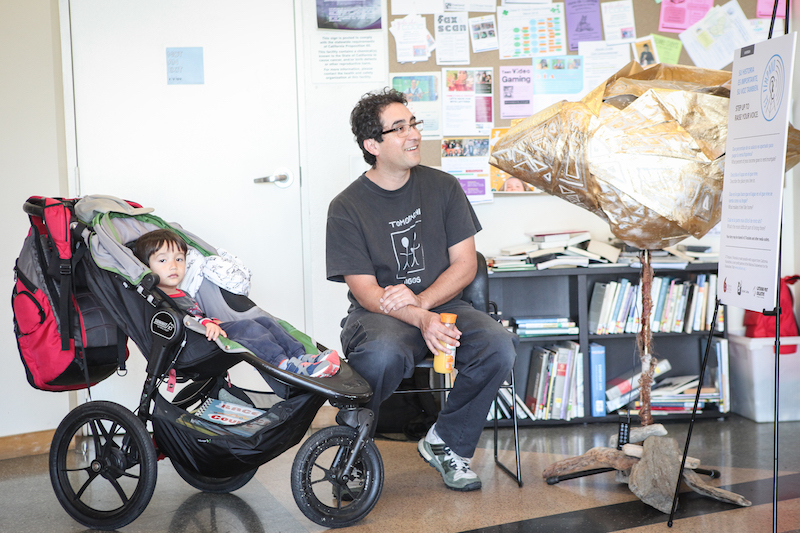 El Tímpano’s community microphone at the César Chávez Library in Fruitvale. Photo by Ekevara Kitpowsong