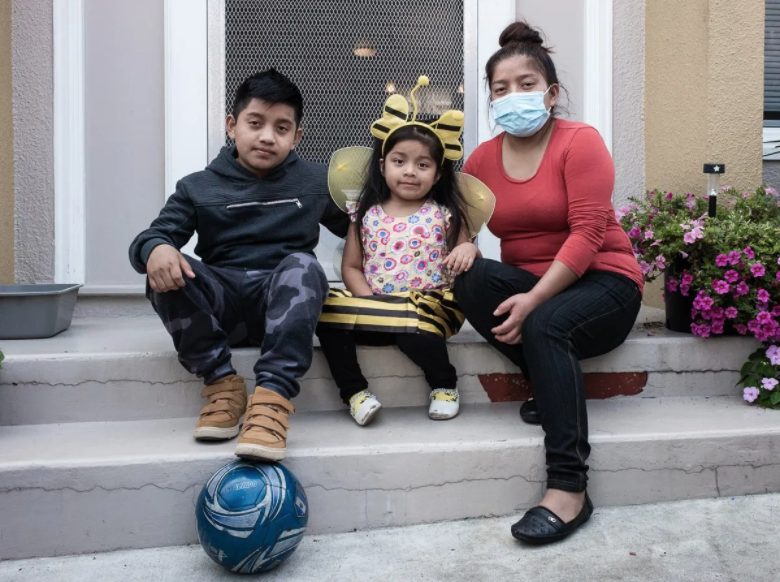 With online schooling, Latino immigrant parents fear their kids are being left behind