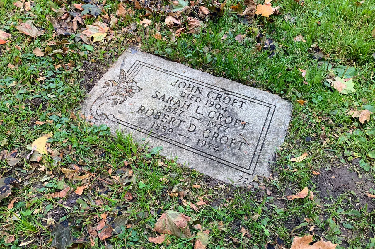 The tour group visited the final resting place of John Croft at Mount Pleasant Cemetery on Oct. 19.(CanCulture/Annemarie Cutruzzola)