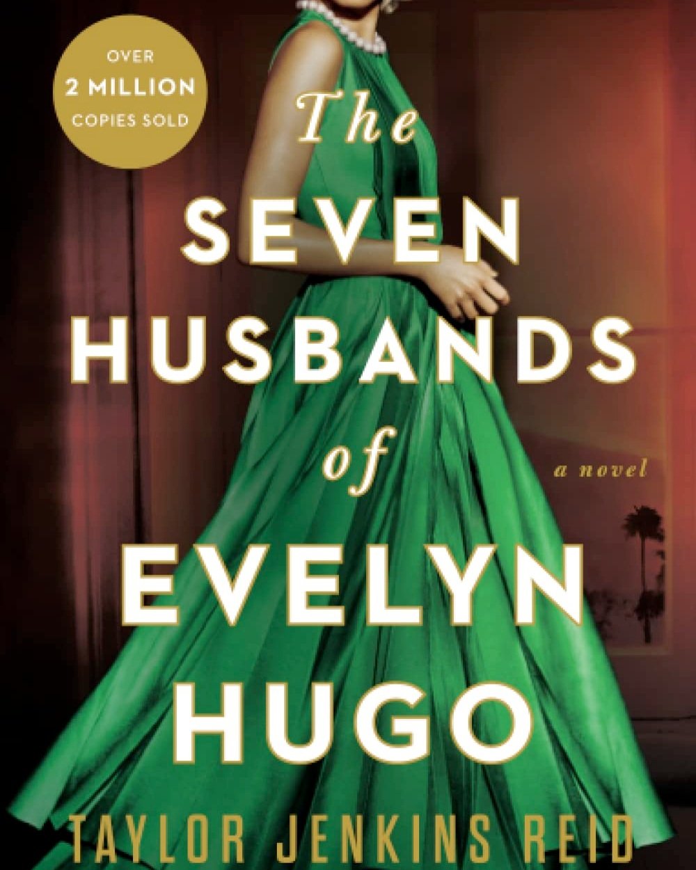  Taylor Jenkins Reid/ Seven Husbands of Evelyn Hugo: Woman in green long green dress posing on stage 