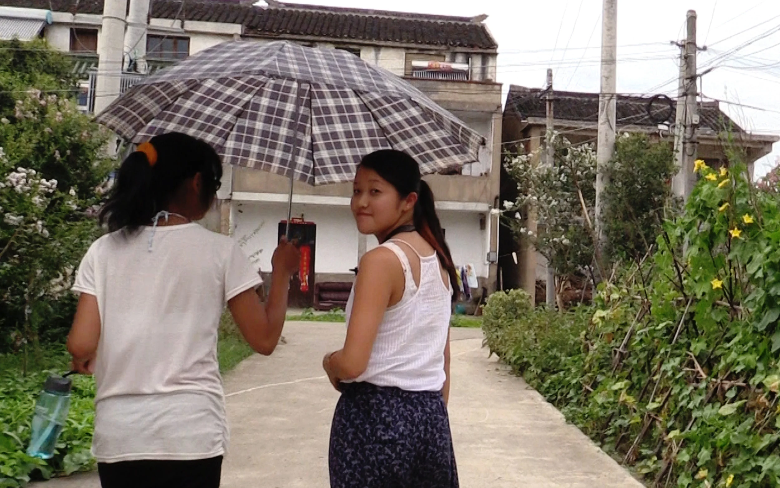 Adoptee returns to China.jpg