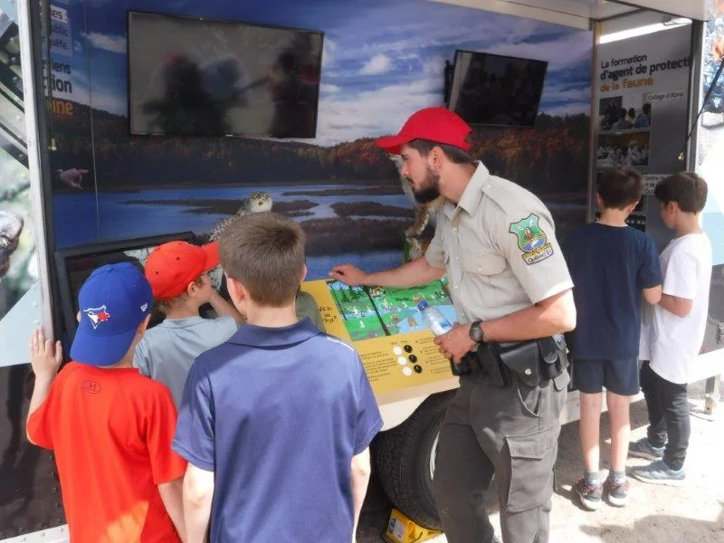 Les visiteurs vont aussi découvrir l’Unité d’éducation mobile de la Protection de la faune, qui informe les visiteurs du Salon sur les lois et règlements entourant la protection de cette richesse collective qu’est la faune du Québec.