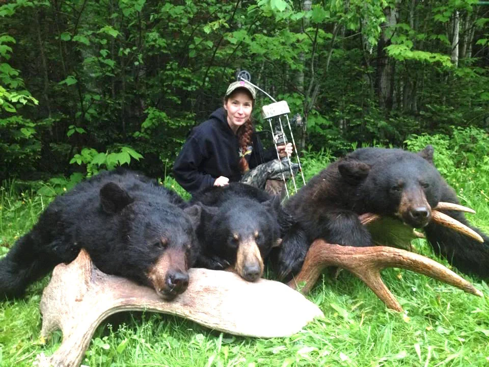 Lors de ses conférences au 6e Salon National Chasse Pêche Plein Air de Rimouski, du 24 au 26 août au Centre des Congrès, de l’Hôtel Rimouski, Véronique Lévesque entretiendra les amateurs de grands gibiers sur les techniques de fabrication de pots à minéraux et de l’utilisation des urines code rouge et bâtons encens. À ne pas manquer.