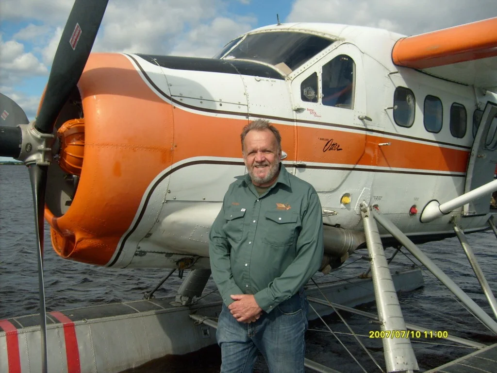 À la suite de ses nombreuses expériences en parcourant le Québec, au service d’une vaste clientèle de chasseurs et pêcheurs, Gaston Hénault a constaté un réel besoin de formation chez les guides en pourvoiries, zecs, et réserves fauniques. Il a conçu conçu le programme GuideExpert.