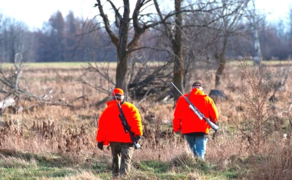 Le 6e Salon National Chasse Pêche Plein Air de Rimouski se devait de faire une place aux représentants du SIAF pour rencontrer les visiteurs, chasseurs sportifs et collectionneurs d’armes à feu, afin de les informer sur la nouvelle Loi sur l'immatriculation des armes à feu au Québec.