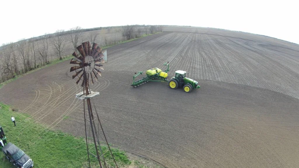 Planter Deere.jpg