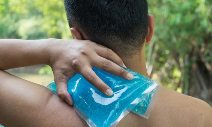 a-man-uses-ice-to-treat-back-pain.jpg
