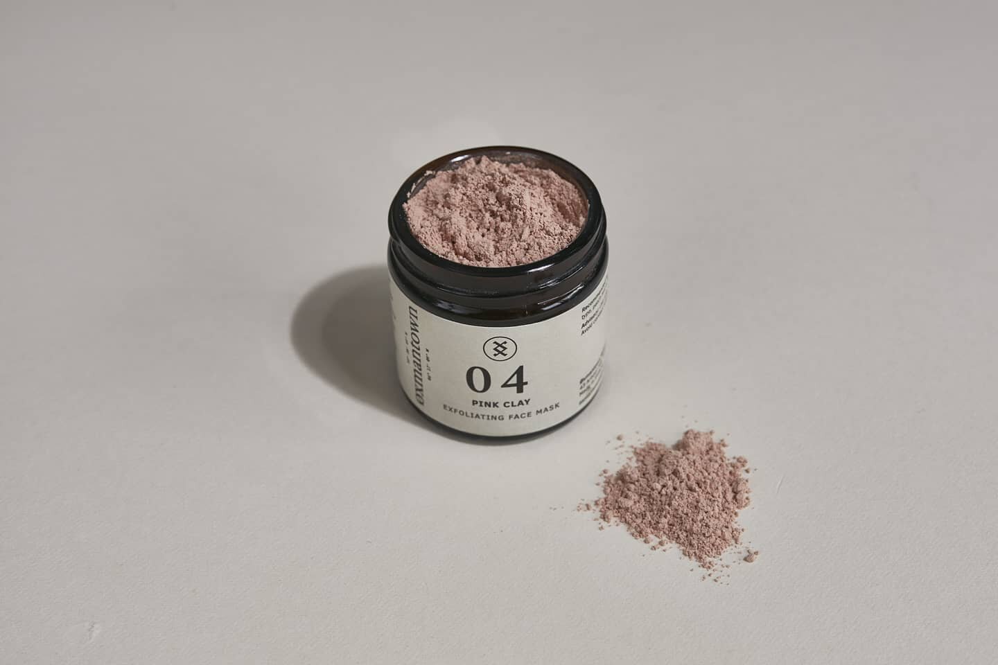 N&Oslash;.4 Pink Clay Exfoliating Mask

A gentle yet effective exfoliating mask formulated with Pink Clay &amp; botanical extracts. Designed to nourish and brighten the skin, shedding away dead skin cells.

This mask is designed to be activated at ho
