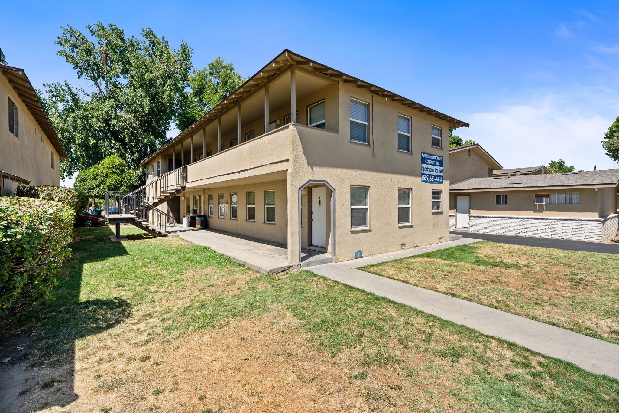 8-web-or-mls-212 E 4th St Madera CA-8.jpg