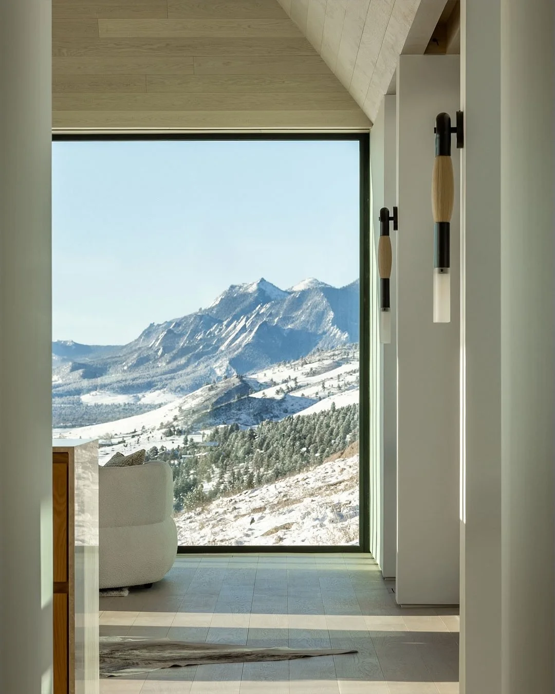 An architectural dreamscape nestled in the northern highlands of Boulder, CO. New work with @fantasticfrankcolorado X @johncanova.boulderrealestate. 

Architect: @studiob_arch