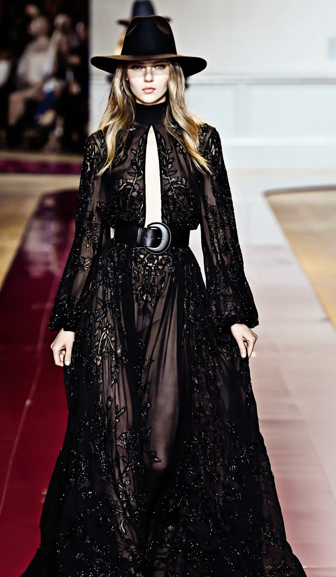 fuckyeahfashioncouture:

Zuhair Murad Haute Couture  Fall-Winter 2016


I love ZM :) Such an amazing designer.