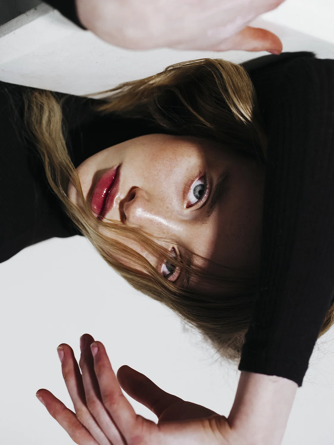 chloeledrezen:

Bonnie Bond @ Models1 shot by Chloé Le DrezenMakeup Athena PagintonHair Naomi Regan