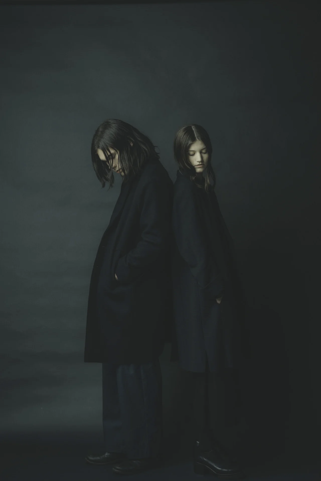 mxdvs:

[ ADMISSION ]
Chapter Autumn/Winter 16 campaign


All black errythang.