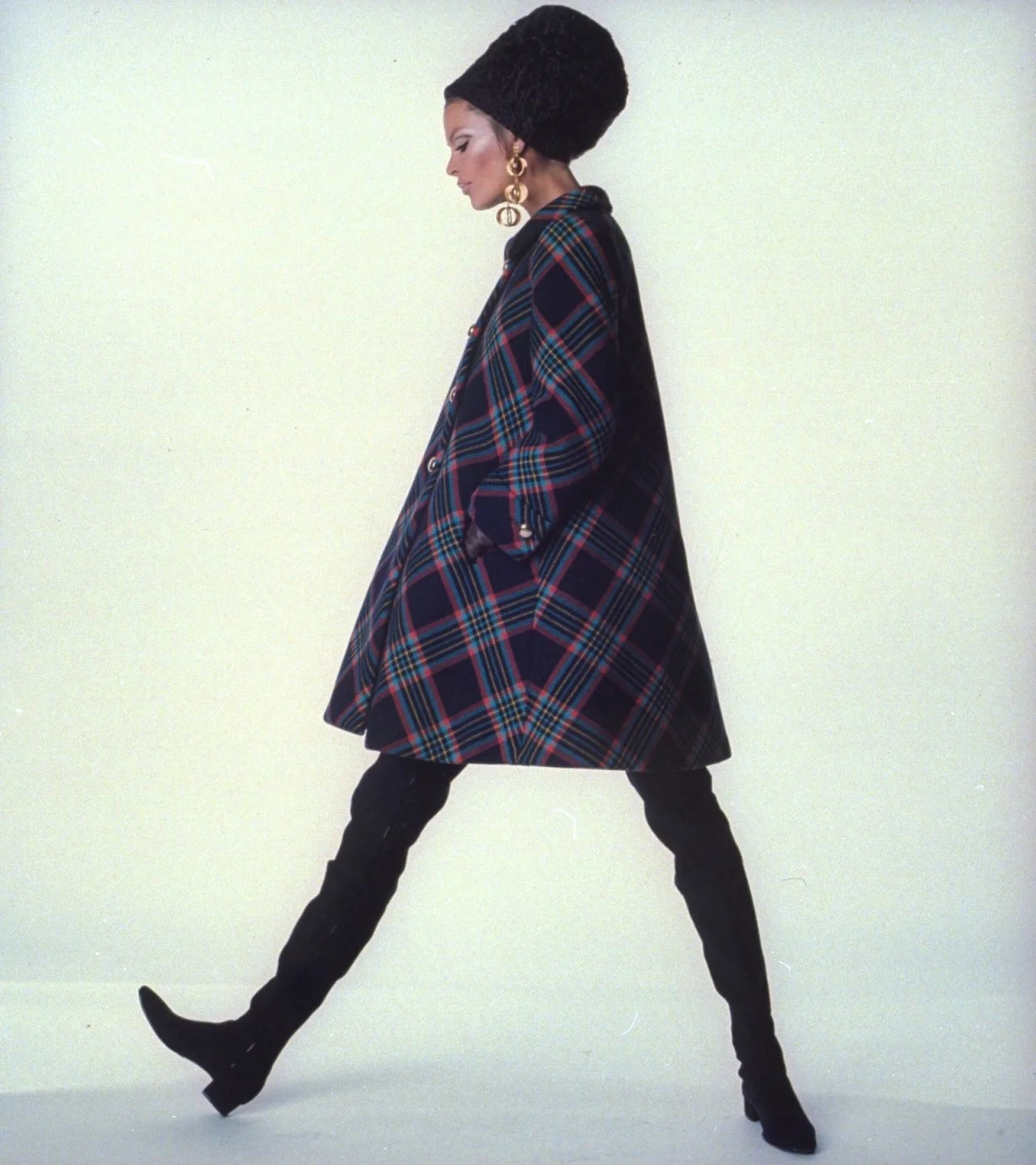 vogue:

Was there ever a shoe more coveted over the years than the thigh-high boot?

Here, see a brief history of fashion’s kinkiest boots and the woman who wore them.

Photographed by Irving Penn