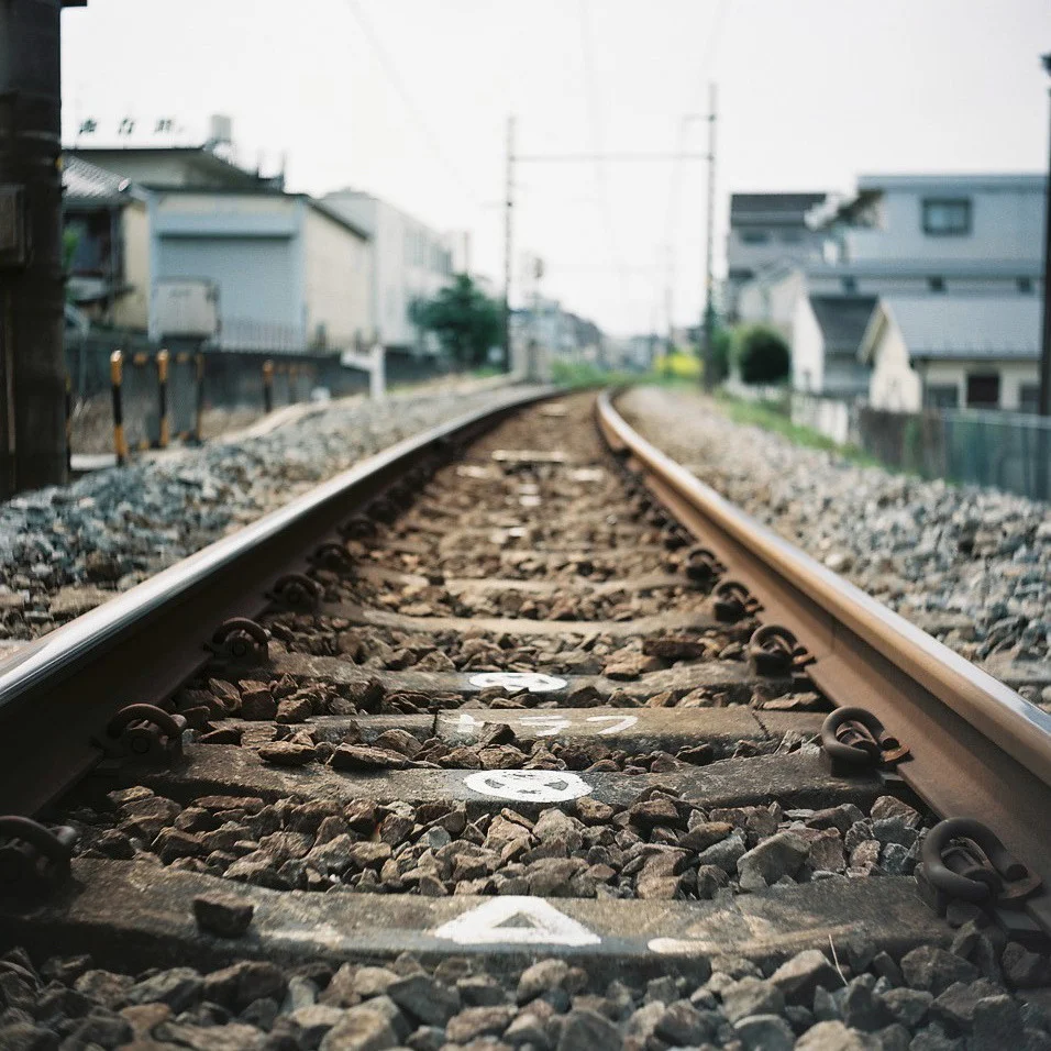 fluoric:

△ ⓧ ⓧ 青梅線 (by deco_o)

I like railroads and paths. 