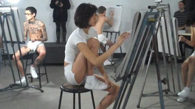 coachela:


nakeid:

the boys tattoos at the back though

i always look at the beautiful girl


The artist&hellip;!