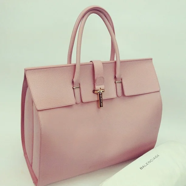 chanel-and-louboutins:

prettyfuckingepic:


luxelif-e


.

Chanel-and-Louboutins.tumblr.com