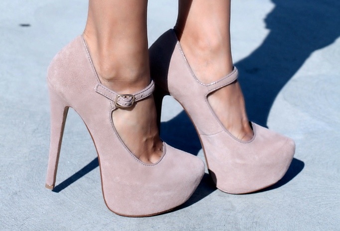 Been looking for new shoes ever since I landed in Asia.
Sigh, where are you my lovelies?