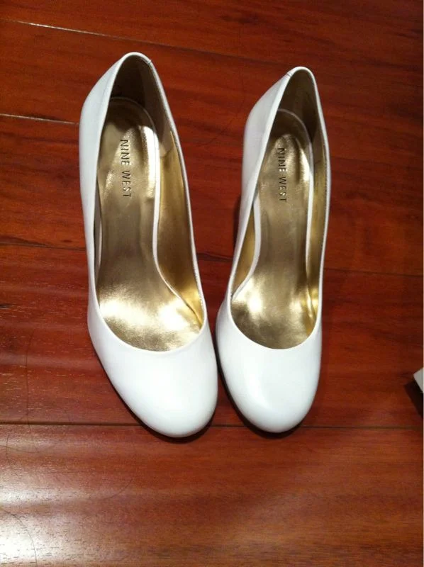 I got new shoes.

Now, I just need places to go in them. I&rsquo;ve been with nothing much to do these past few days, just a couple of movies, seeing old friends. I&rsquo;m starting to think I should just get up and walk somewhere, anywhere. Walk aw…