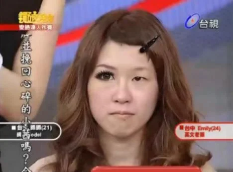 dyneadri:

(via solivid)

Ouch!
How can make up make her eyes that much bigger? What the eff am I doing wrong :( There are a lot of Japanese people in Hawaii, now I have to look twice. I used to think they were all so cute!Ignorance is bliss.