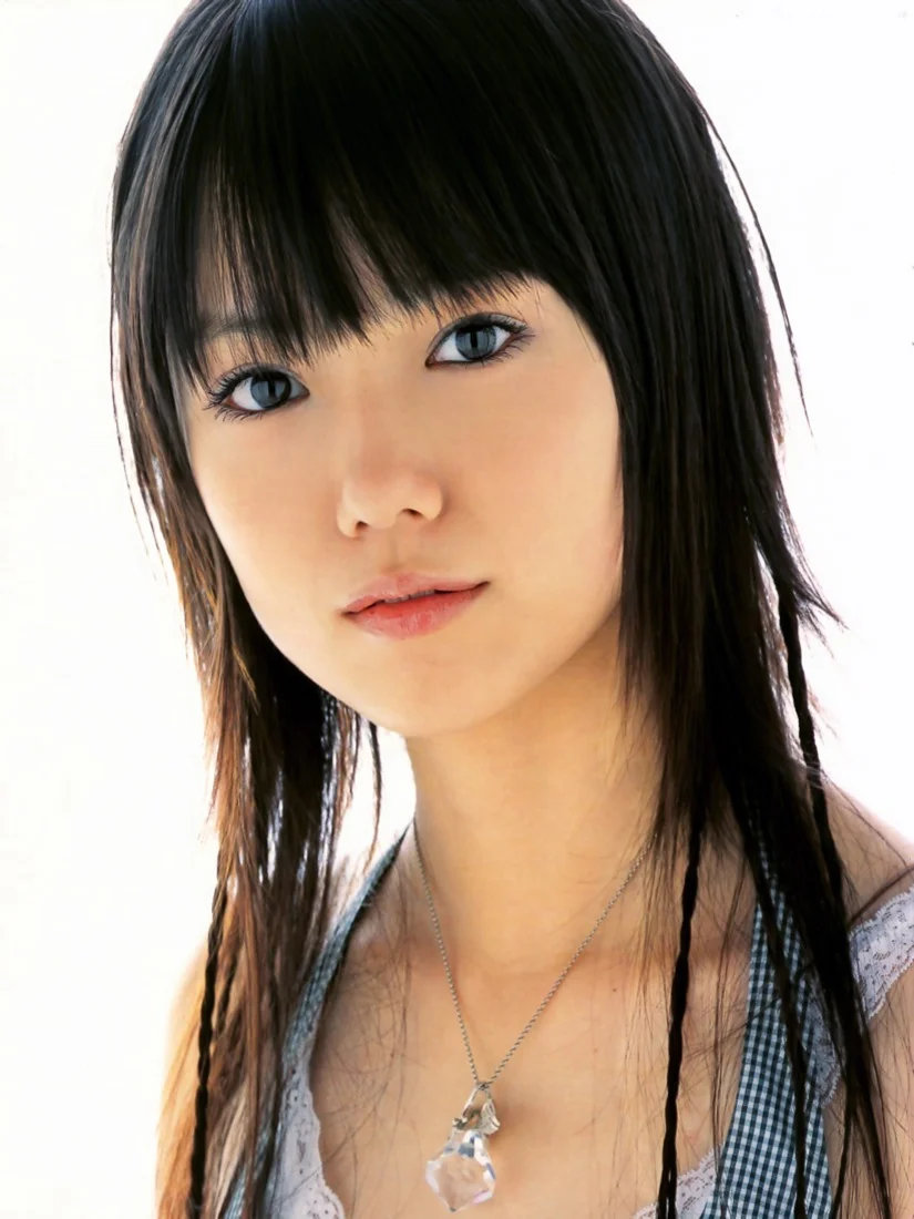aoi is hella cute.
I love my job. I love my job. I love my job.

Hollister? Or no? NAH!