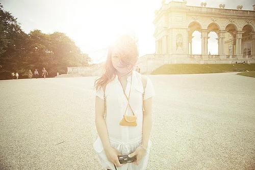 smile as if you were the sun.
happythings:

(via oscarTM)