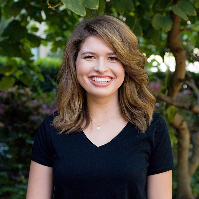 Meet Ambassador Caroline Wohl! Outside of Annenberg, Caroline is involved in Cancer for College (CFC), an organization that raises money for college scholarships for cancer survivors and fighters.  She worked as the events and fundraising intern for 