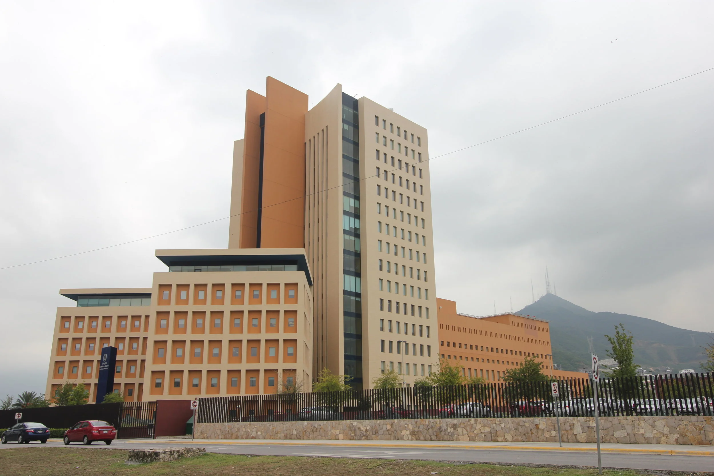 CENTRO MÉDICO ZAMBRANO HELIÓN