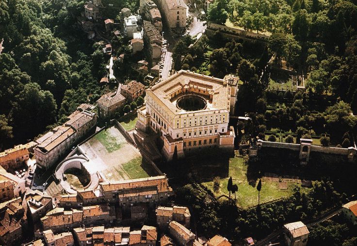 Stunning_gorgeous_Villa_Farnese_aerial