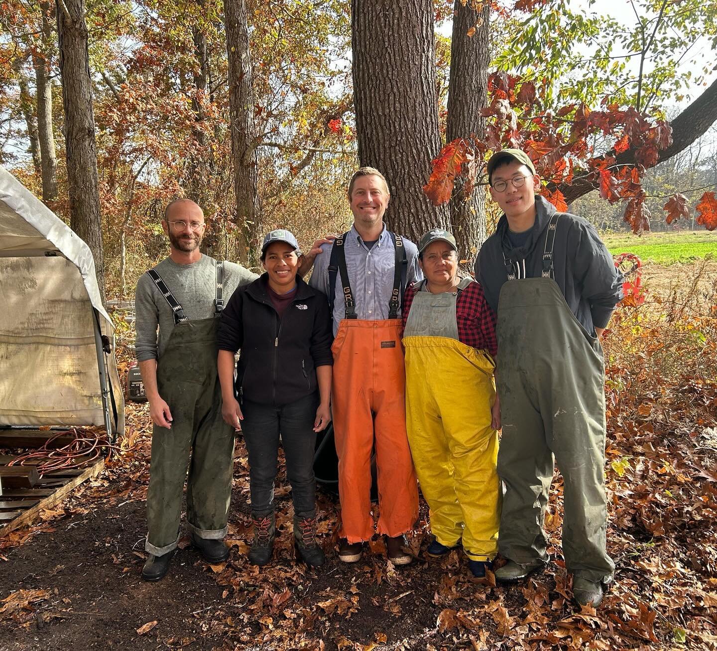 This mornings chicken processing crew was an international coalition! Maria and Isabel hail from Ecuador and we had Hope visiting from Japan. The talents and traditions of so many cultures have a home here at HOG! 🇪🇨🇯🇵🇺🇸