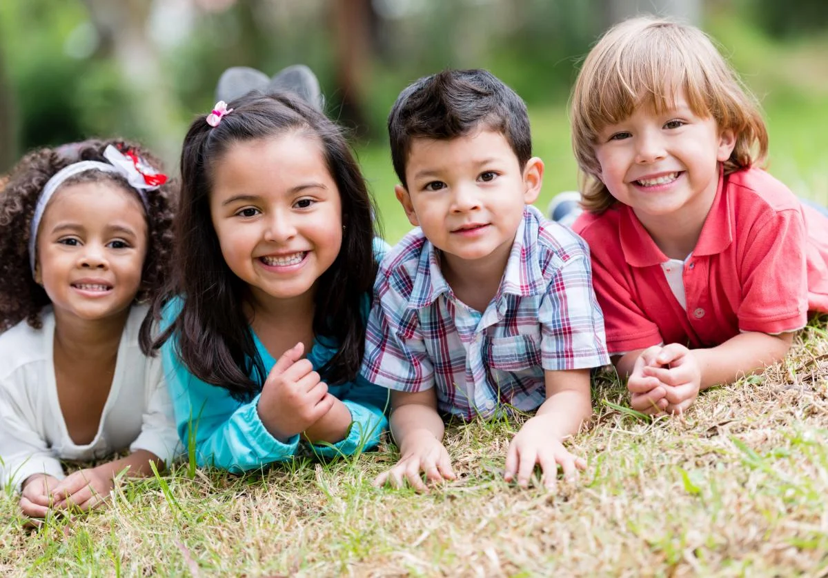 diverse_kids_in_park_151705490.jpg