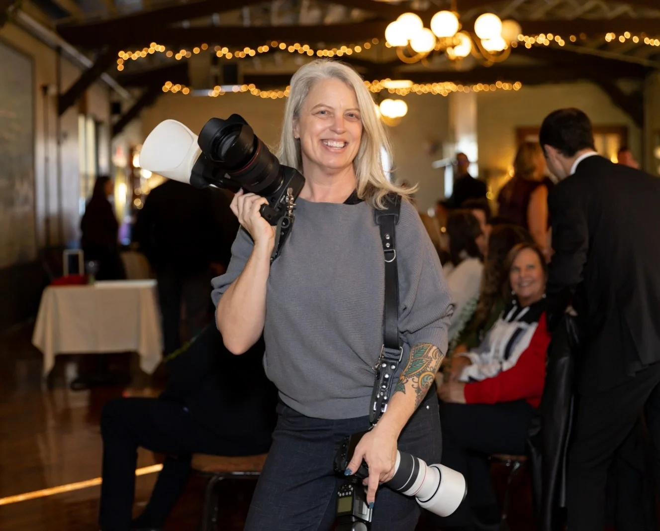 Will I be adding this test shot @tracyjaneweidel took of me at my last wedding to their final gallery? Yes, yes I will be. And if you ever wonder why my wrists and arms are always sore, here&rsquo;s your answer:)