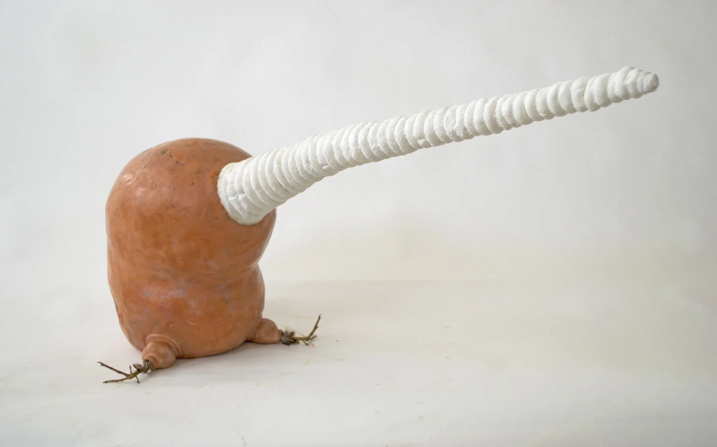 John_Jakobsson_konstnar_skulptur_baby_narwhal.jpg