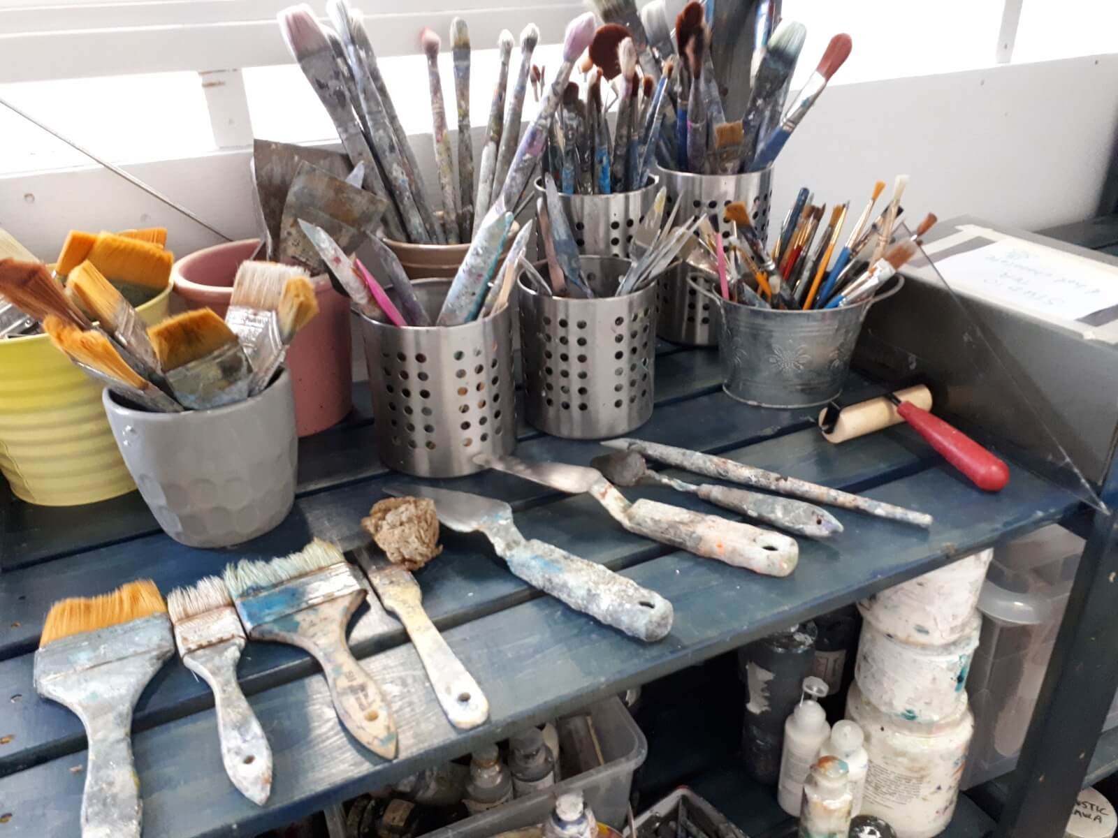 Art tools and brushes