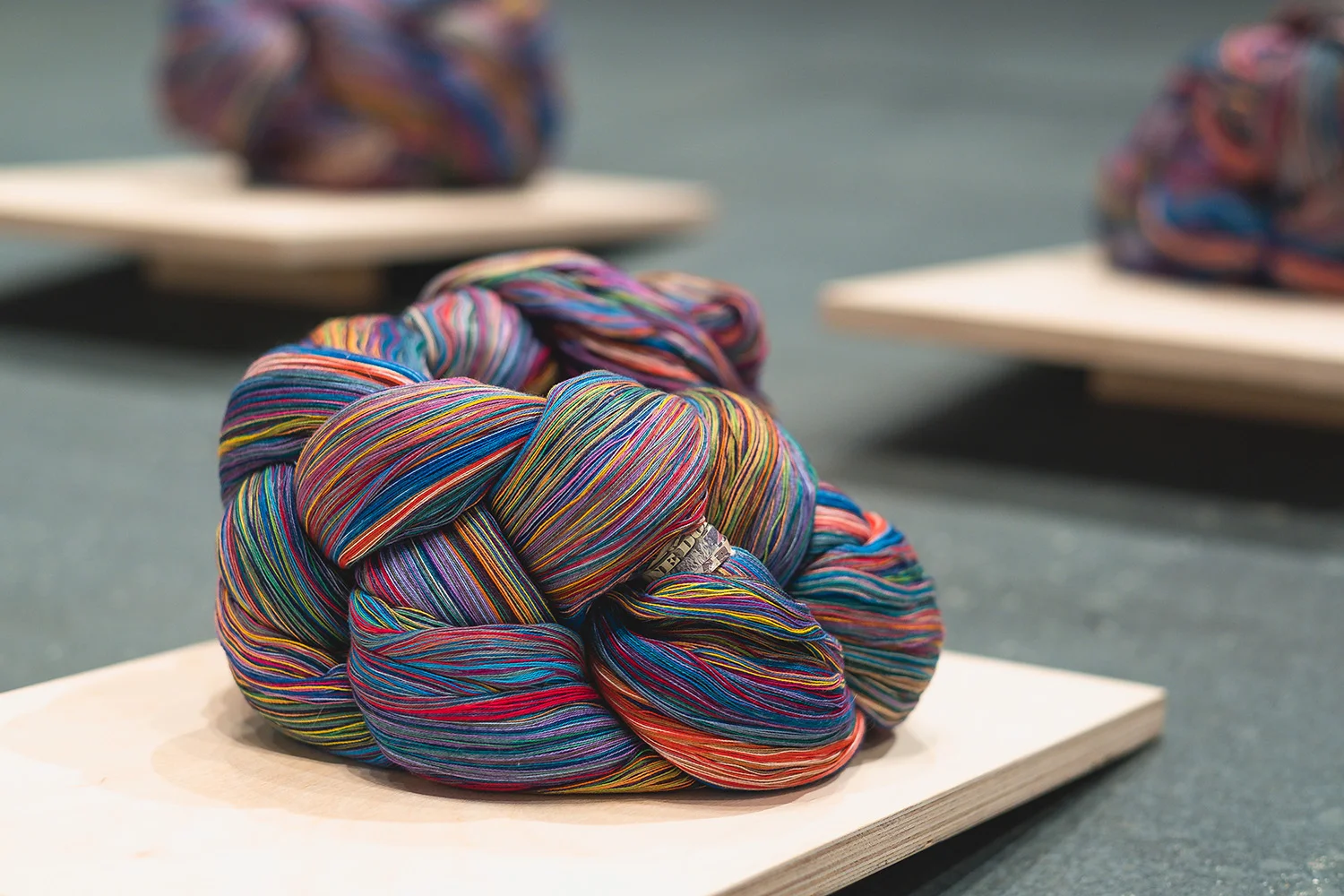 Trenzando (Braiding): cotton thread, wood, guatemalan quetzales, us dollars