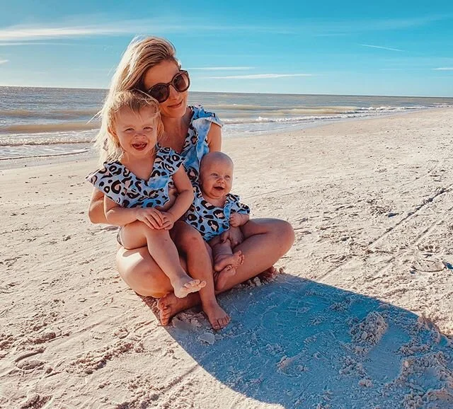 Beachin&rsquo; with my pussycats 🐱🐆 (@kbadowski)