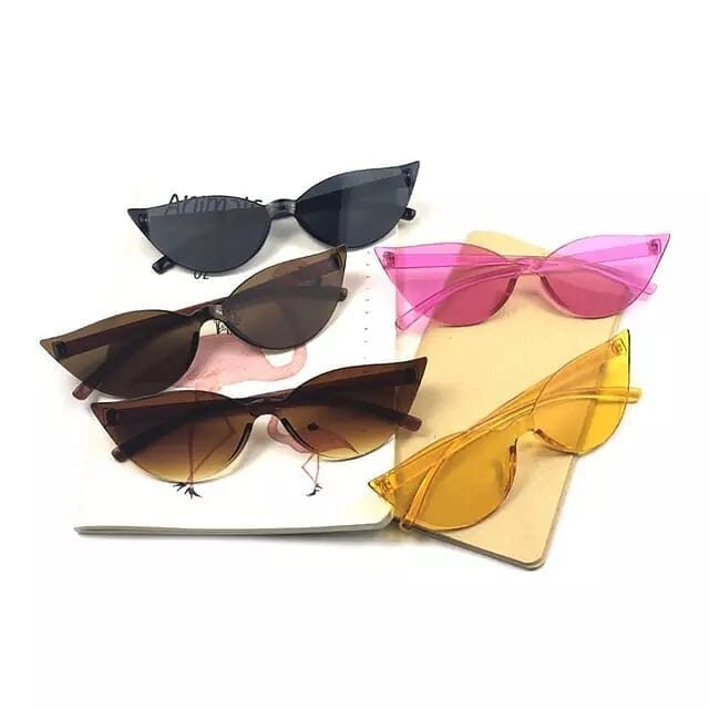 These rimless, cateye sunnies are getting mad attention. What do you think? We are down to 4 colors, including red (not pictured). Check them out and more at Chayahboutique.com or @chayahfashion