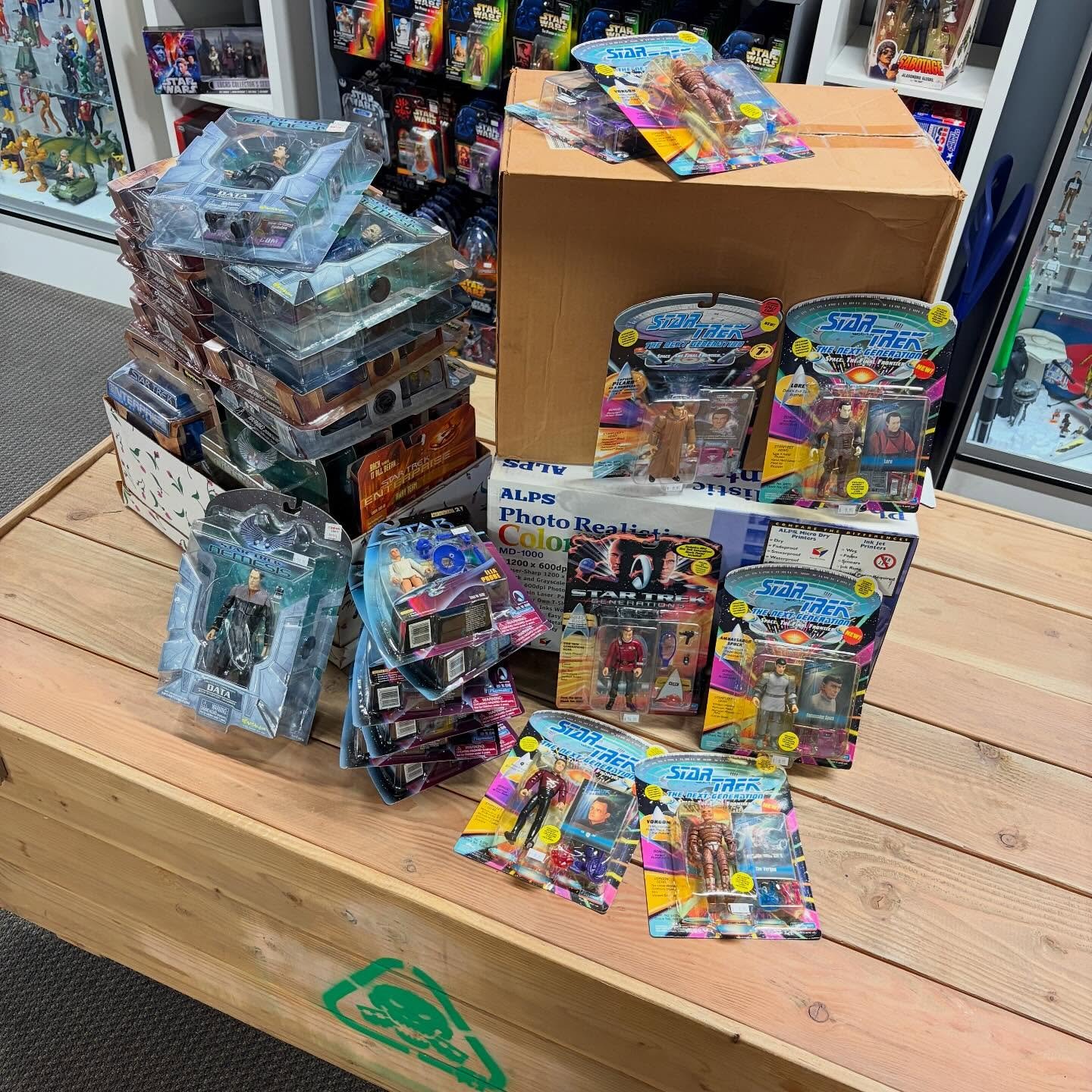 Here&rsquo;s about 100 Star Trek figures that are boldly going out on the shelves! Next Gen, DS9, Generations, Nemesis, and Enterprise, almost all $9.95. 🖖