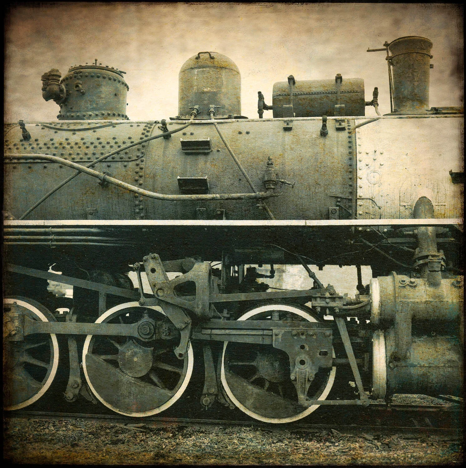 OldSteamEngineSideViewTextureLayersColorShiftsSQSP.jpg