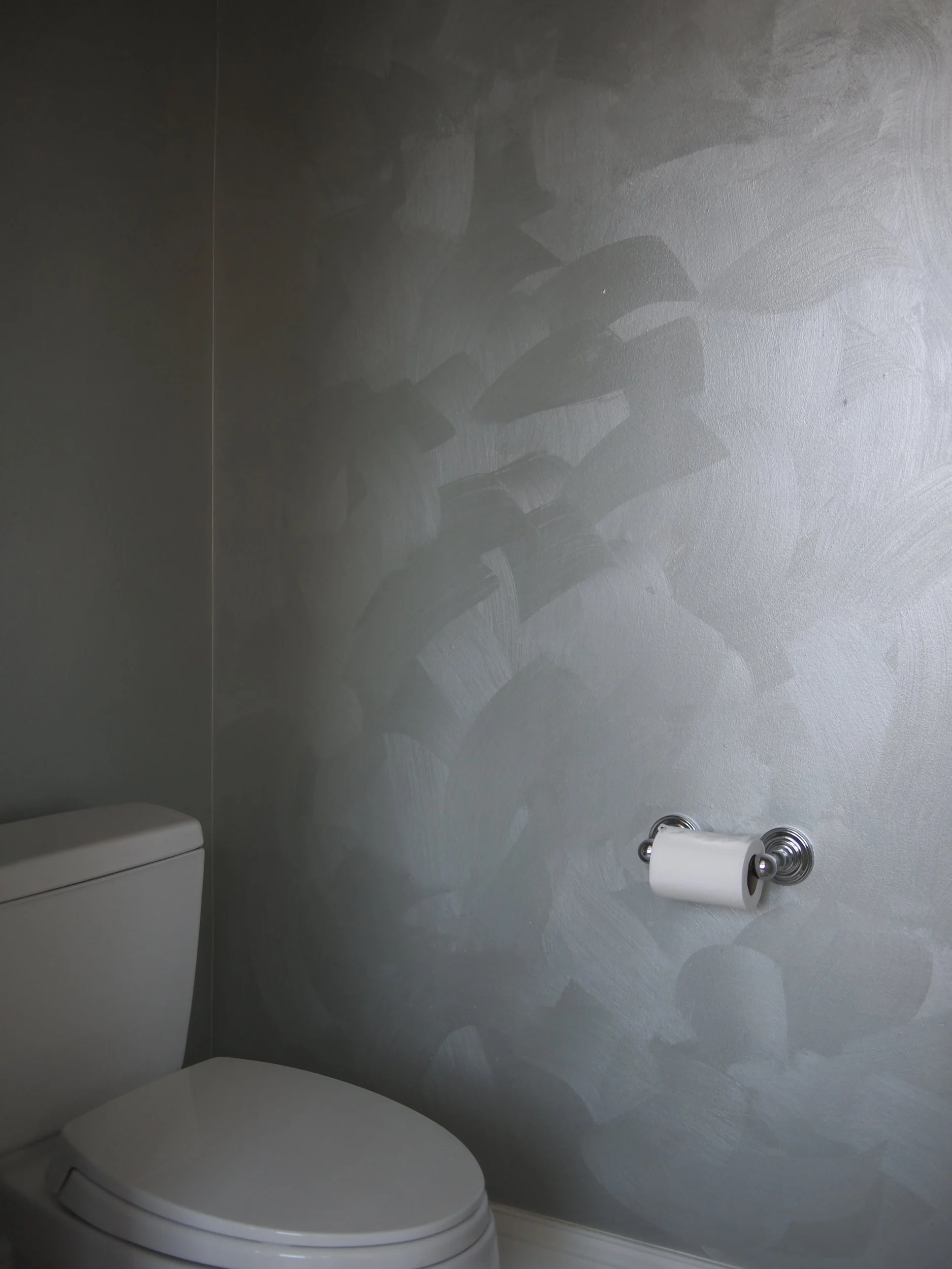  This silver metallic rubbing effect gives the bathroom a feeling of stripped down luxury. 