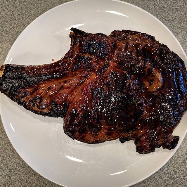 Just a hint of #spring. Thanks to @fredthebutcher for the delicious piece of meat. The stoke is high on this Sunday Funday.
.
.
.
.
#certifiedangusbeef #ribeye #grilling #castiron #lodge #lodgecastiron #charcoal #bbqweatheriscoming #foodie #eeeats #sundayfunday #stoke